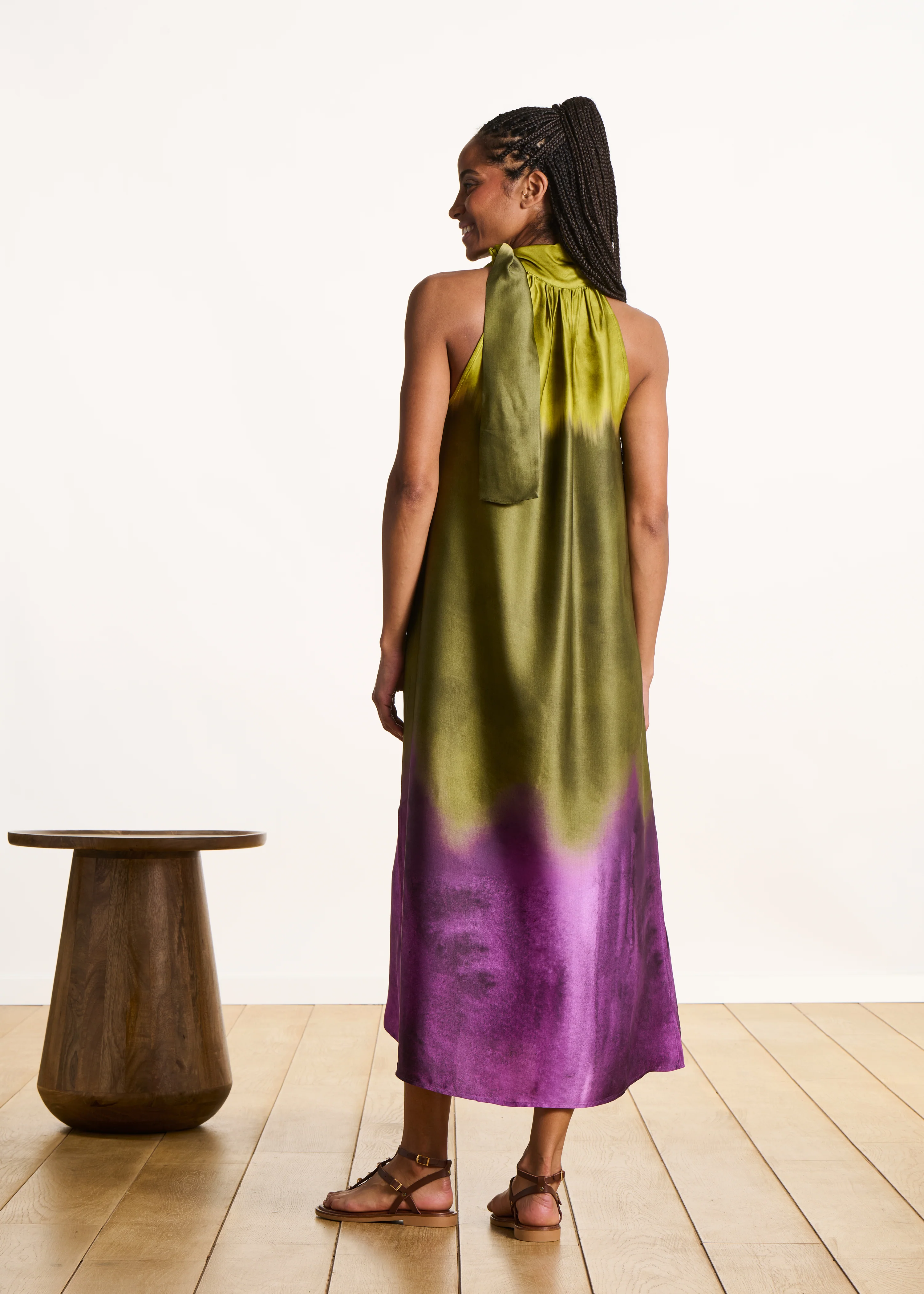 Robe longue fluide en satin vert à imprimé tie & dye - Image 3