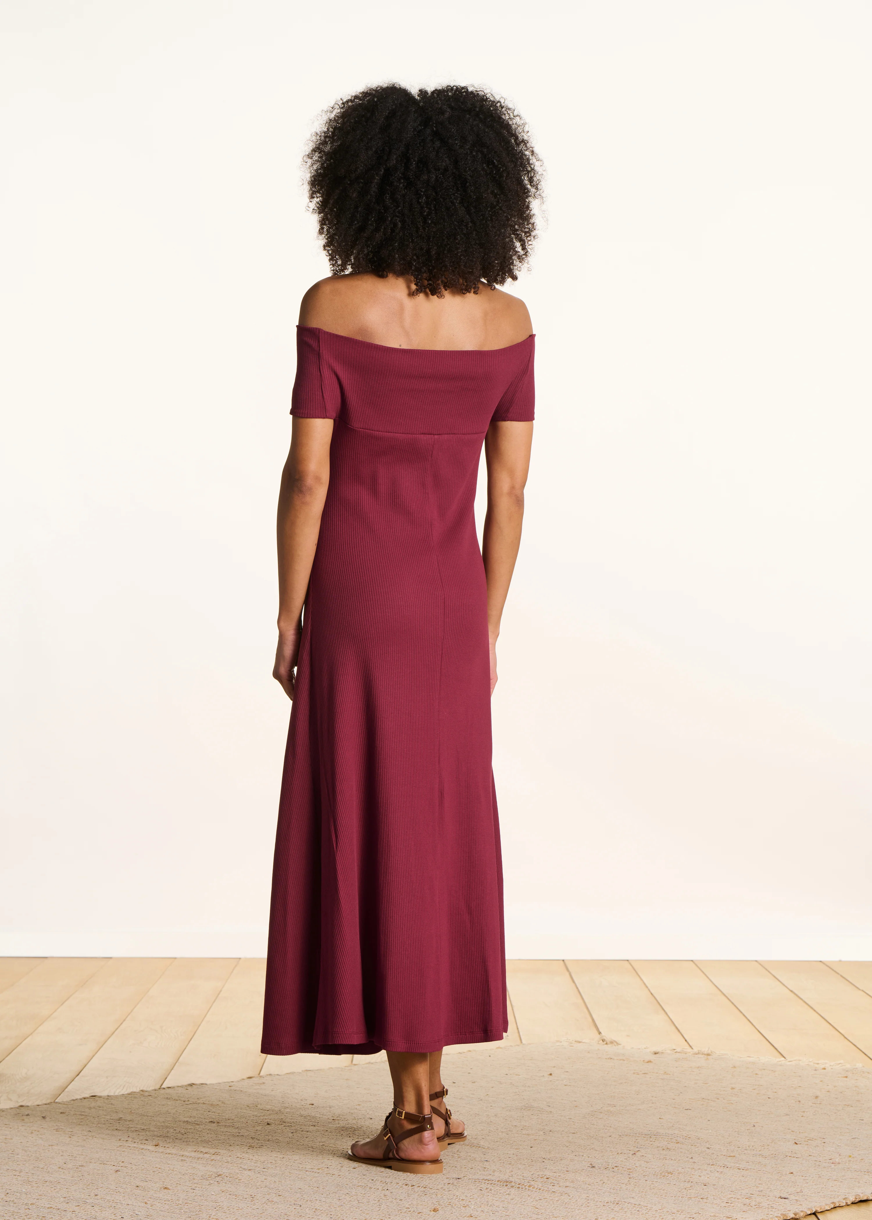Robe midi bordeaux cintrée col bardot croisé - Image 3
