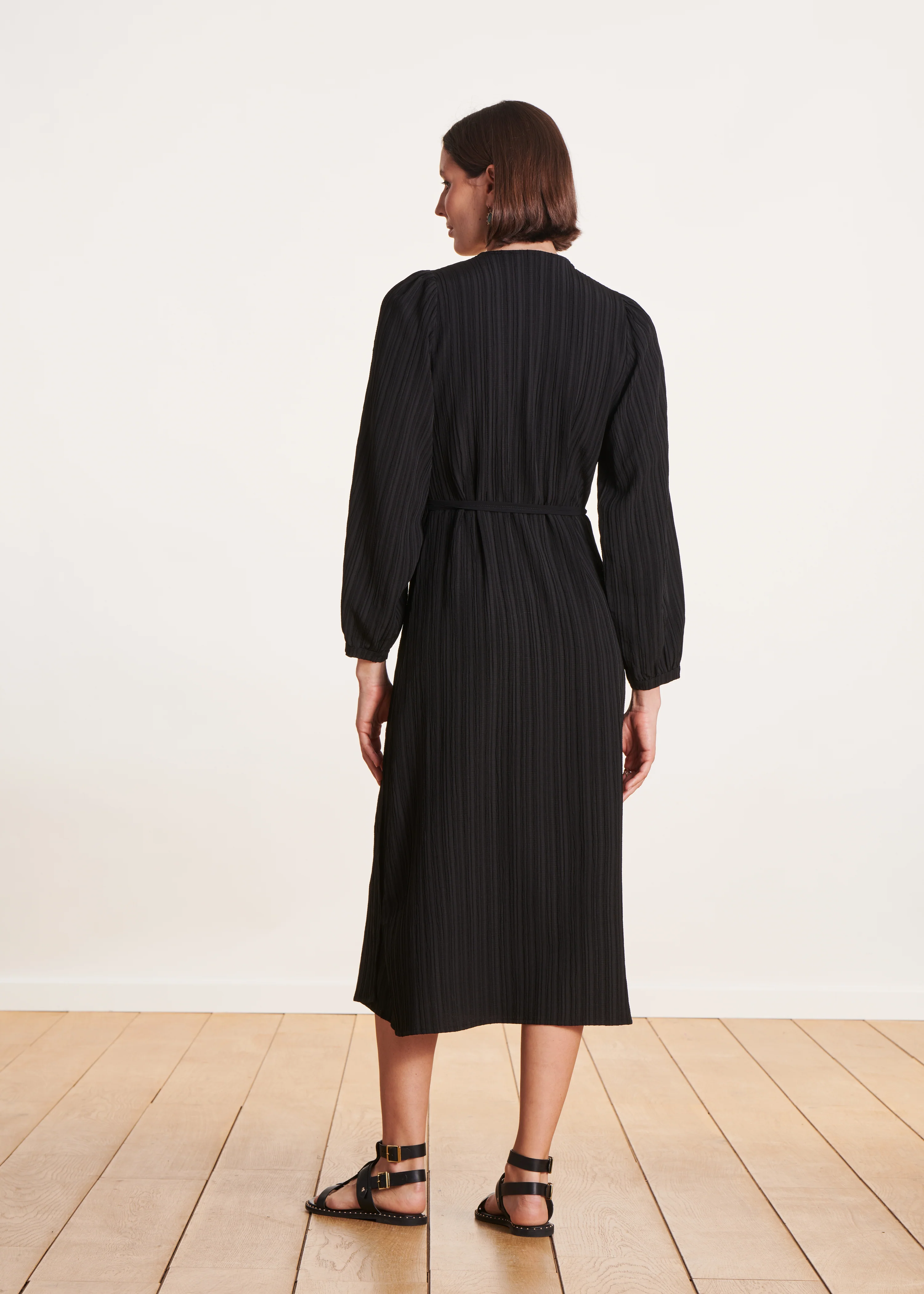 Robe longue portefeuille fluide cintrée noire - Image 2