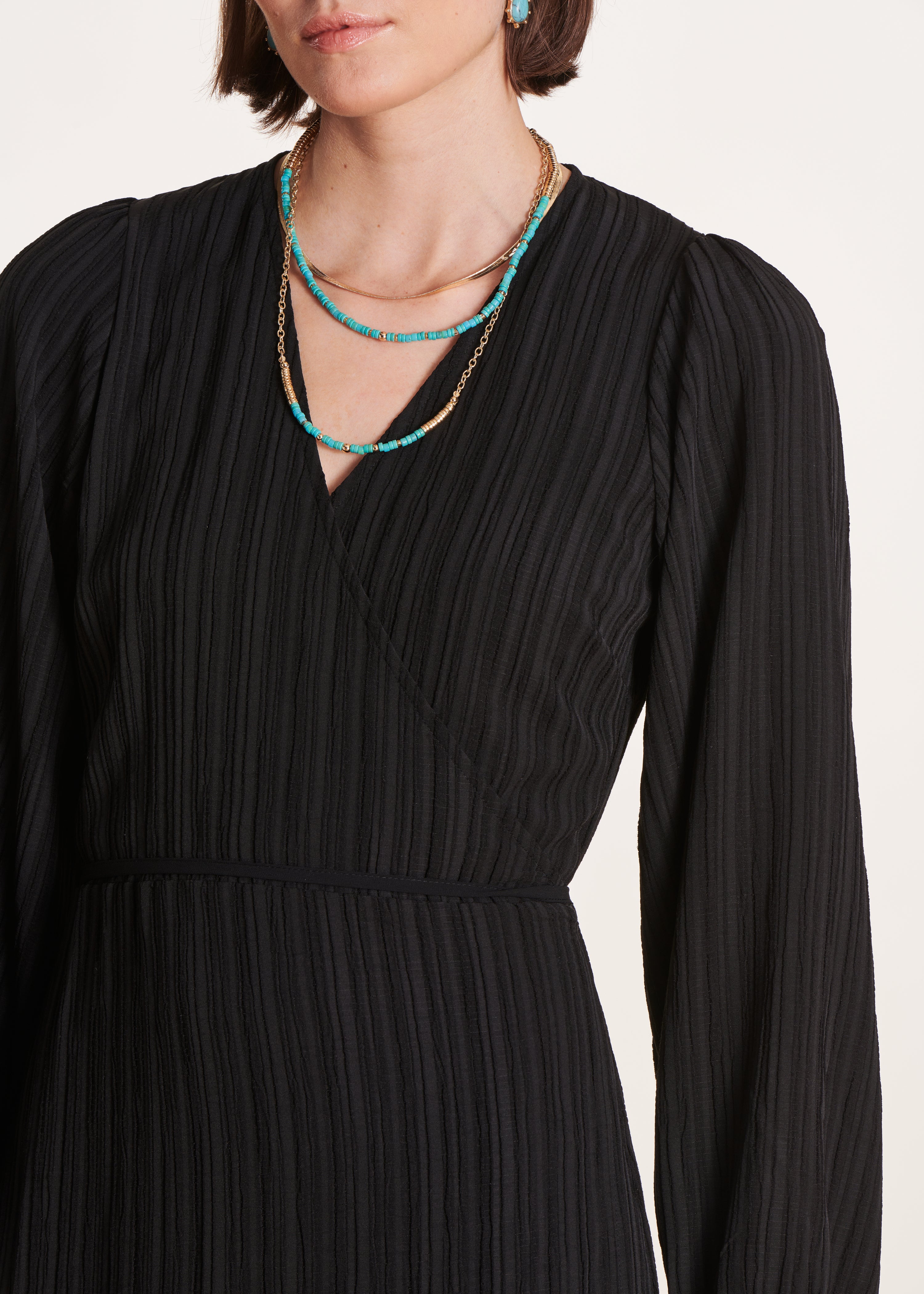 Robe longue portefeuille fluide cintrée noire - Image 4