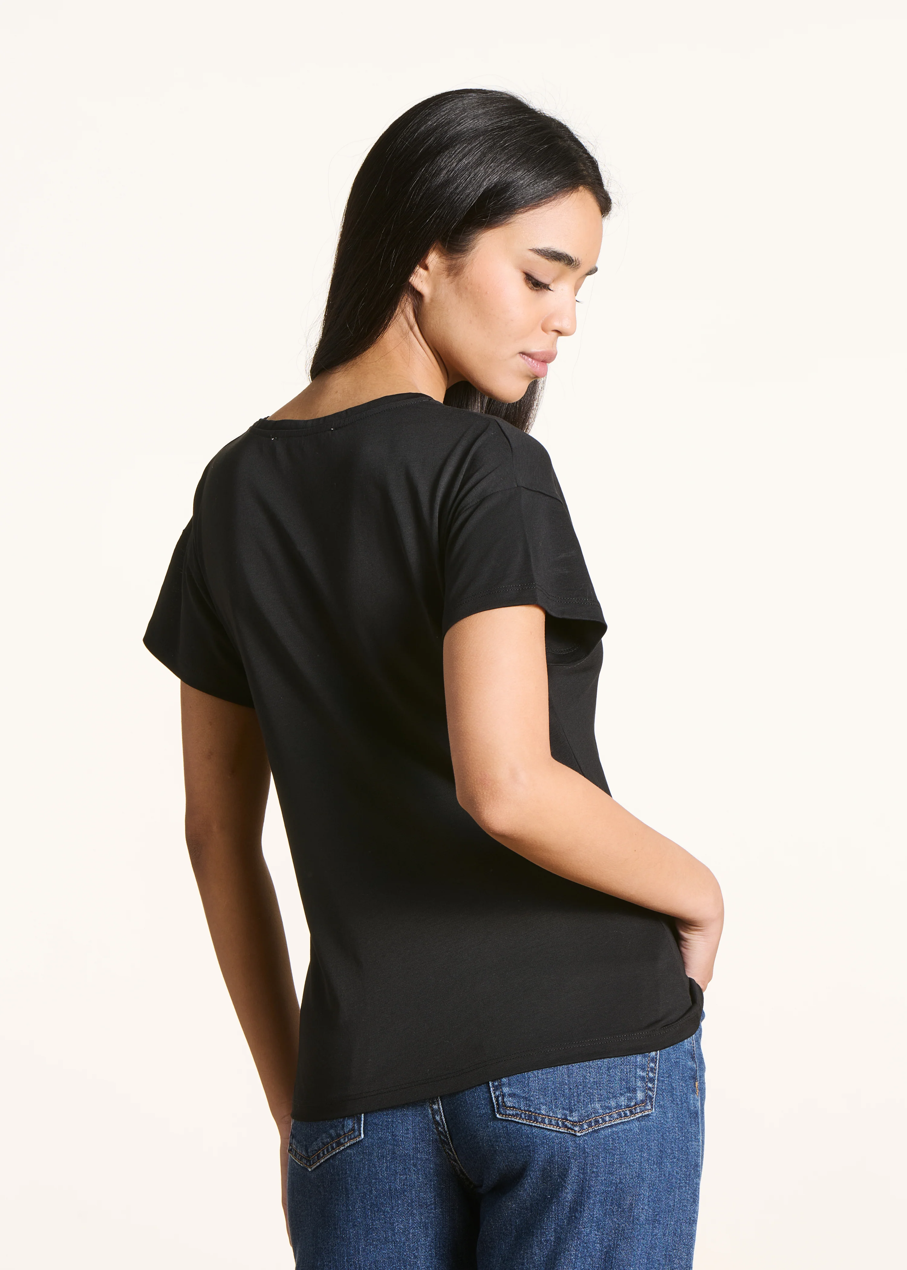 T-shirt fluide noir en lyocell et coton - Image 3