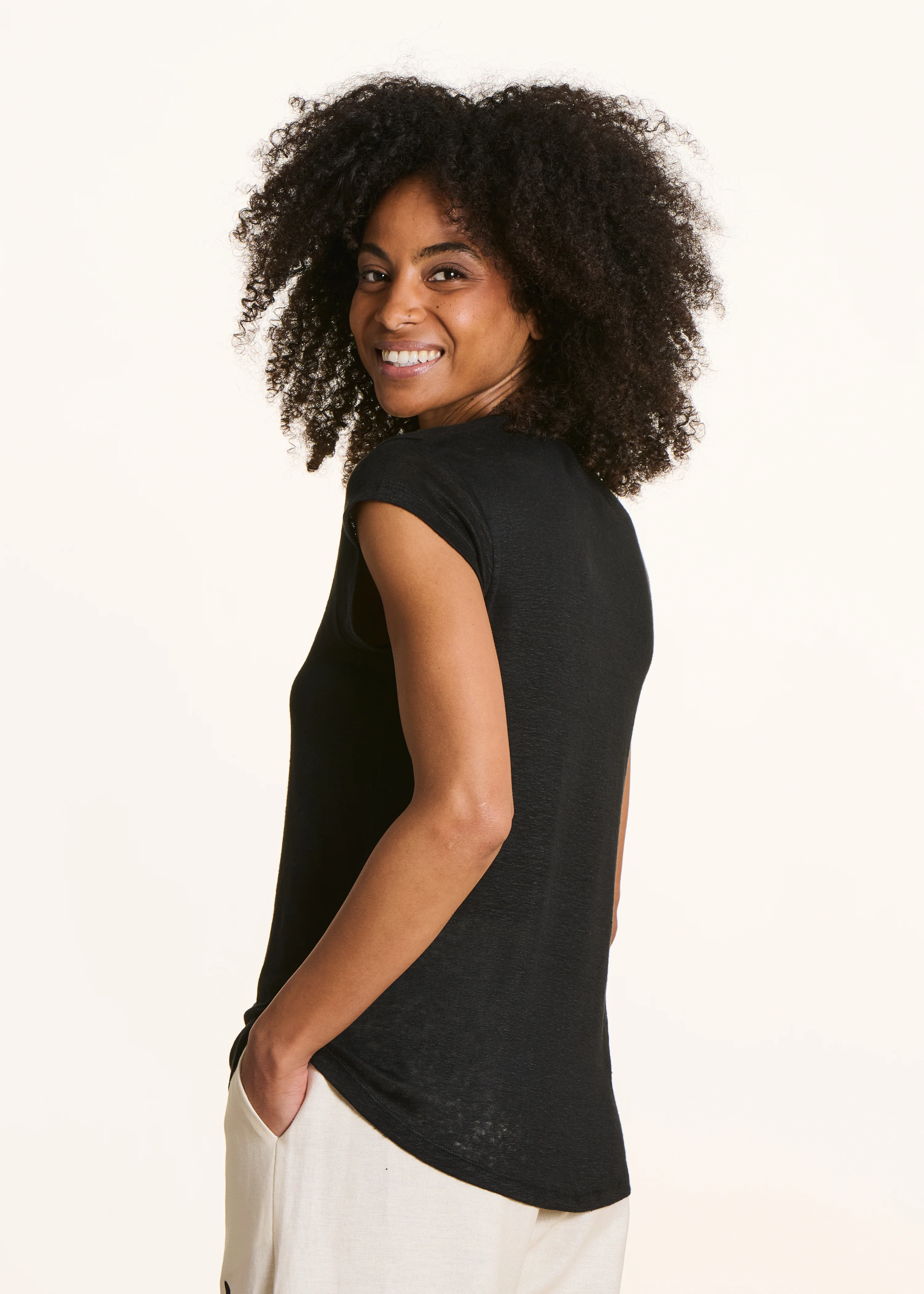 T-shirt noir en lin manches courtes - Image 3